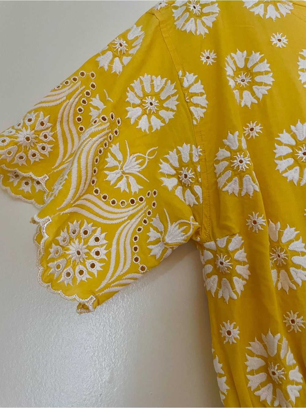 TORY BURCH
Blouson Floral
Cotton Dress
Short Sleeve
Yellow White
Size 4
New - Picture 9 of 12
